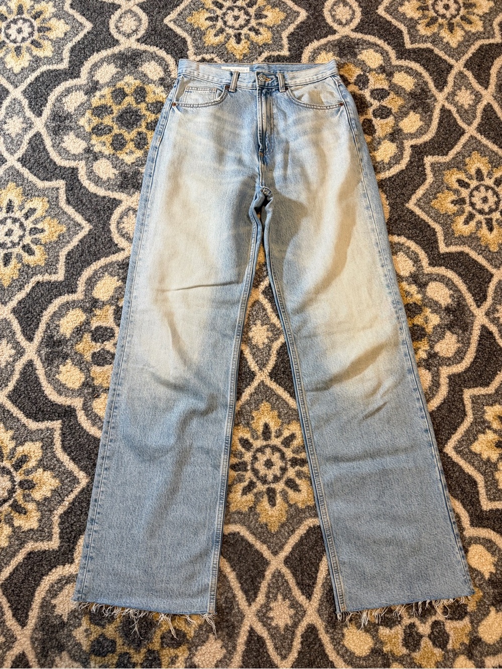 ZARA Light Wash High-Rise Straight Leg Jeans w/ Raw Hem | Size 6